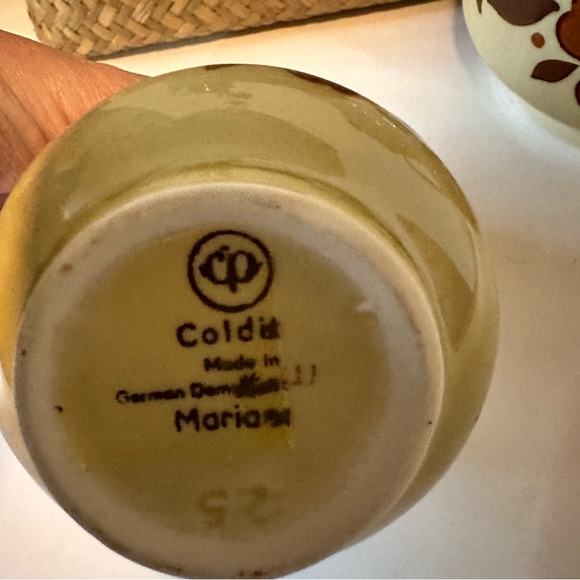 Vintage tea pot with matching creamer - Picture 3 of 9